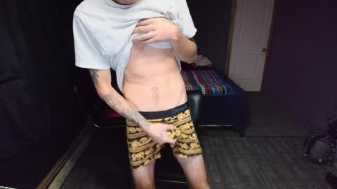 Snapshot of hungbidad666 chatting on 4, 12, 2024 FootLover online show from 4, 12, 2024