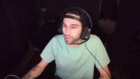 Snapshot of hungbidad666 chatting on 16, 12, 2024 FootLover online show from 16, 12, 2024