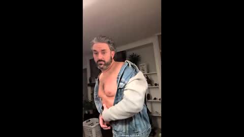 Snapshot of hungitalian40 chatting on 18, 12, 2025 hungitalian40 online show from 18, 12, 2025