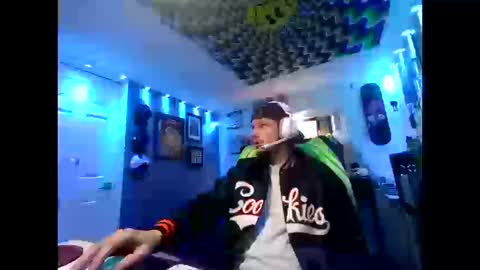 Snapshot of hungtxcock92 chatting on 12, 10, 2025 hungtxcock92 online show from 12, 10, 2025