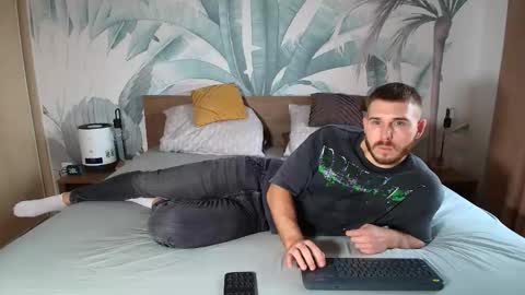 Snapshot of hunterbridges chatting on 29, 11, 2025 Hunter Bridges online show from 29, 11, 2025