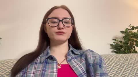 Snapshot of huongbally chatting on 17, 12, 2025 Dana online show from 17, 12, 2025