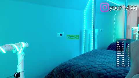 Snapshot of hustleebabyy_vikki chatting on 12, 11, 2025 Vika online show from 12, 11, 2025