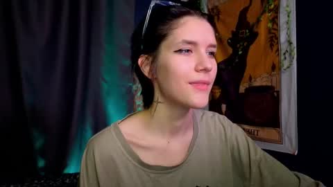 Snapshot of hyeon_jin chatting on 5, 1, 2025 Hyeon Jin online show from 5, 1, 2025