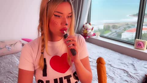 Snapshot of hypnotic_kitty chatting on 11, 1, 2025 Your submissive lady 3 online show from 11, 1, 2025