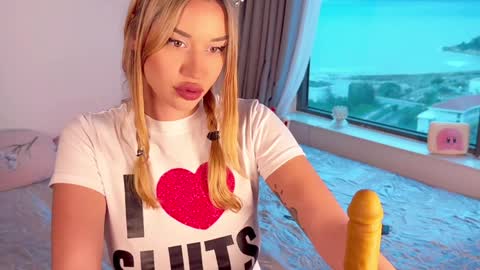 Snapshot of hypnotic_kitty chatting on 15, 1, 2025 Your submissive lady 3 online show from 15, 1, 2025