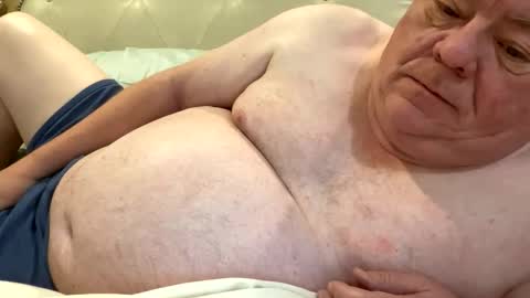 Snapshot of hypnotizing4u chatting on 5, 2, 2026 hypnotizing4u online show from 5, 2, 2026