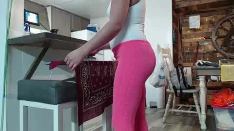 Snapshot of i_fetishize_u chatting on 6, 2, 2025 ShortStuff online show from 6, 2, 2025