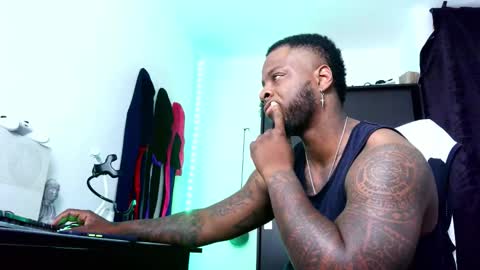 Snapshot of iam_hotbbc chatting on 24, 10, 2025 Mr H Independent model online show from 24, 10, 2025