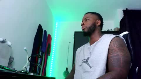 Snapshot of iam_hotbbc chatting on 27, 10, 2025 Mr H Independent model online show from 27, 10, 2025