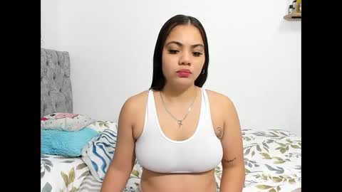 Snapshot of iam_mai chatting on 11, 11, 2025 iam_mai online show from 11, 11, 2025