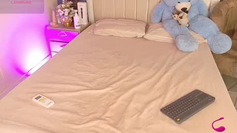 Snapshot of iam_nicolle chatting on 20, 11, 2025 iam_nicolle online show from 20, 11, 2025