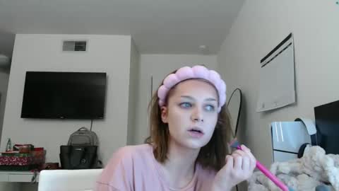 Snapshot of iamalexialove chatting on 4, 12, 2025 Lexi Love online show from 4, 12, 2025