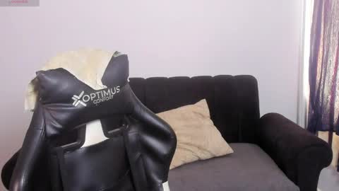 Dylan  independent model  online show from 9, 4, 2026