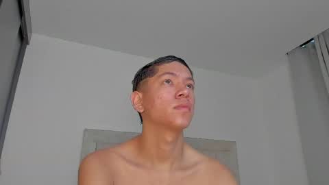 Snapshot of iamjulian_ chatting on 21, 4, 2026 Juliiiiian online show from 21, 4, 2026