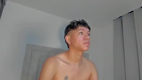 Snapshot of iamjulian_ chatting on 29, 4, 2026 Juliiiiian online show from 29, 4, 2026
