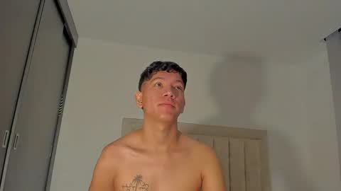 Snapshot of iamjulian_ chatting on 30, 4, 2026 Juliiiiian online show from 30, 4, 2026