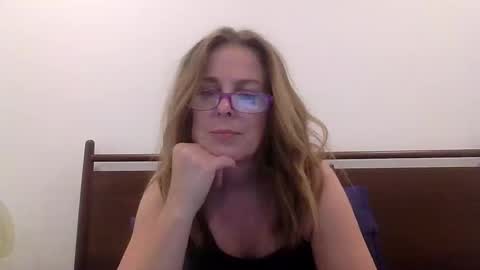 Snapshot of iampoppyy chatting on 11, 10, 2025 iampoppyy online show from 11, 10, 2025