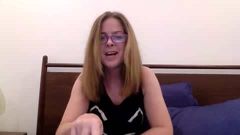 Snapshot of iampoppyy chatting on 13, 10, 2025 iampoppyy online show from 13, 10, 2025