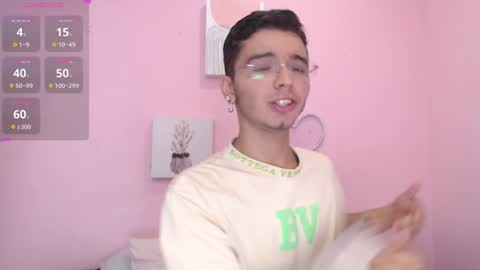 Snapshot of ian_castillo_ chatting on 30, 12, 2024 IAN CASTILLO online show from 30, 12, 2024