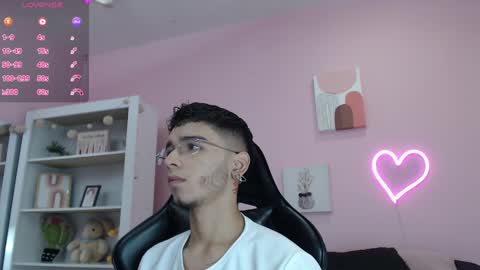 Snapshot of ian_castillo_ chatting on 15, 1, 2025 IAN CASTILLO online show from 15, 1, 2025