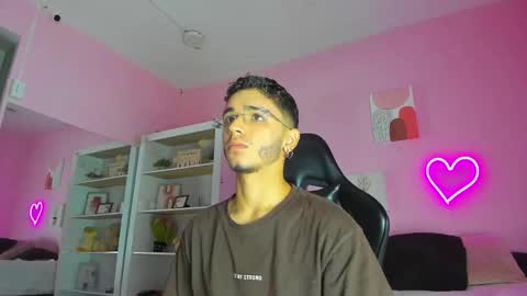 Snapshot of ian_castillo_ chatting on 24, 2, 2025 IAN CASTILLO online show from 24, 2, 2025