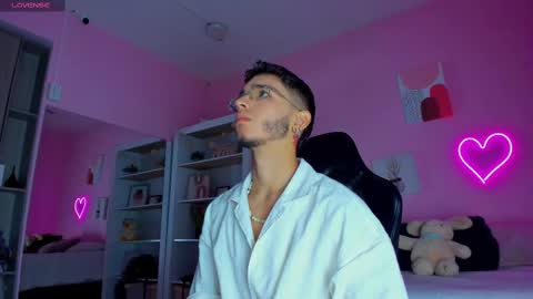 Snapshot of ian_castillo_ chatting on 11, 3, 2025 IAN CASTILLO online show from 11, 3, 2025