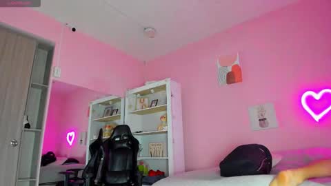 Snapshot of ian_castillo_ chatting on 12, 9, 2025 IAN CASTILLO online show from 12, 9, 2025