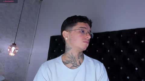 Snapshot of ian_castillo_ chatting on 1, 10, 2025 IAN CASTILLO online show from 1, 10, 2025