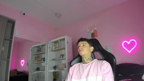 Snapshot of ian_castillo_ chatting on 7, 10, 2025 IAN CASTILLO online show from 7, 10, 2025