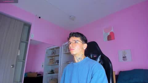 Snapshot of ian_castillo_ chatting on 10, 10, 2025 IAN CASTILLO online show from 10, 10, 2025