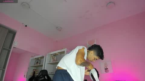 Snapshot of ian_castillo_ chatting on 23, 10, 2025 IAN CASTILLO online show from 23, 10, 2025