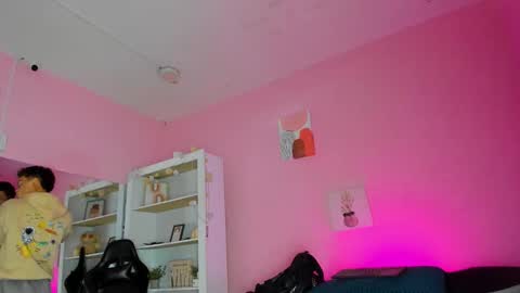 Snapshot of ian_castillo_ chatting on 24, 10, 2025 IAN CASTILLO online show from 24, 10, 2025