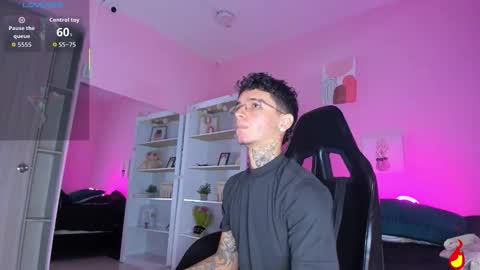 Snapshot of ian_castillo_ chatting on 31, 10, 2025 IAN CASTILLO online show from 31, 10, 2025