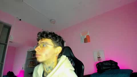 Snapshot of ian_castillo_ chatting on 4, 12, 2025 IAN CASTILLO online show from 4, 12, 2025