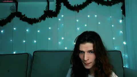 Snapshot of iceseeker2 chatting on 21, 12, 2025 Mike online show from 21, 12, 2025