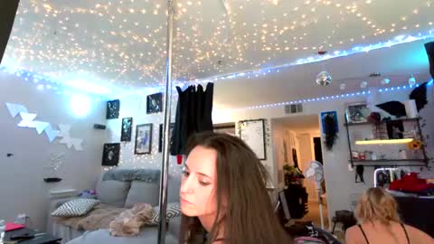 Snapshot of icyspice chatting on 2, 10, 2025 icyspice online show from 2, 10, 2025