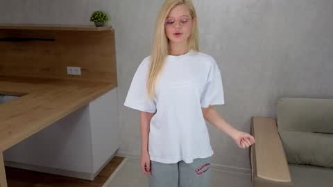 Snapshot of ifiwasyourgf chatting on 31, 1, 2025 Lisa online show from 31, 1, 2025