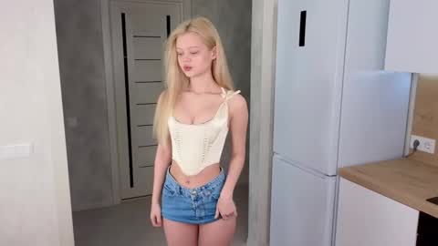 Snapshot of ifiwasyourgf chatting on 22, 2, 2025 Lisa online show from 22, 2, 2025