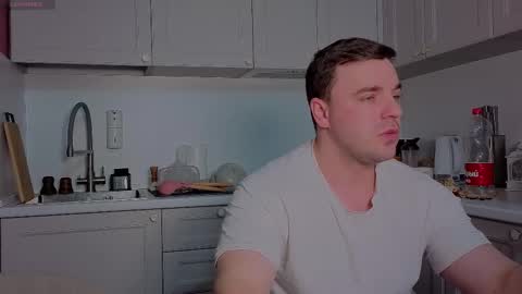 Snapshot of ihavepaws33 chatting on 18, 12, 2025 Julia and Mira online show from 18, 12, 2025