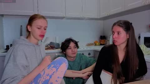 Snapshot of ihavepaws33 chatting on 8, 1, 2026 Julia and Mira online show from 8, 1, 2026