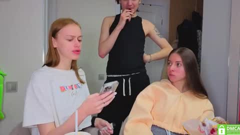 Snapshot of ihavepaws33 chatting on 9, 2, 2026 Julia and Mira online show from 9, 2, 2026