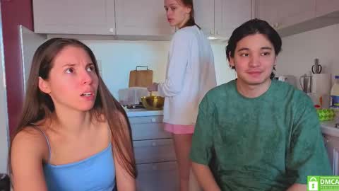 Snapshot of ihavepaws33 chatting on 21, 2, 2026 Julia and Mira online show from 21, 2, 2026