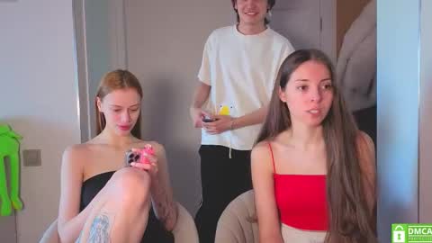 Snapshot of ihavepaws33 chatting on 25, 2, 2026 Julia and Mira online show from 25, 2, 2026