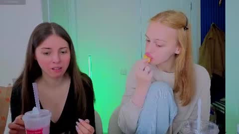 Snapshot of ihavepaws33 chatting on 21, 7, 2026 Julia and Mira online show from 21, 7, 2026