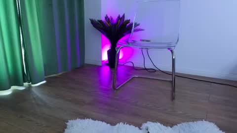 Snapshot of ilikeithaard chatting on 19, 9, 2025 Emma online show from 19, 9, 2025