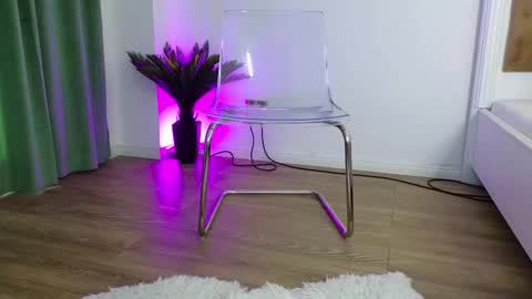 Snapshot of ilikeithaard chatting on 26, 9, 2025 Emma online show from 26, 9, 2025