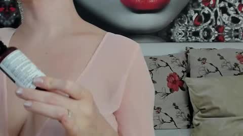 Snapshot of illegalbeauty87 chatting on 17, 12, 2025 Ingrid or more easier...Miss GoDDess Mistress online show from 17, 12, 2025