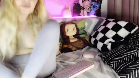 Snapshot of iloveextremestuff chatting on 11, 3, 2025 nicollee online show from 11, 3, 2025