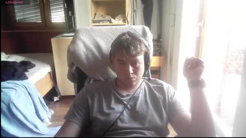 iloveyoutoo2000 online show from 2, 10, 2025